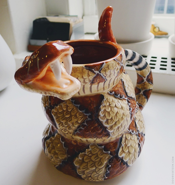 doorsixteen_workoffice_snakemug