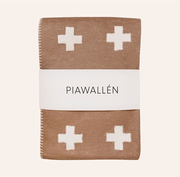 doorsixteen_piawallen_crossblanketcamel_2