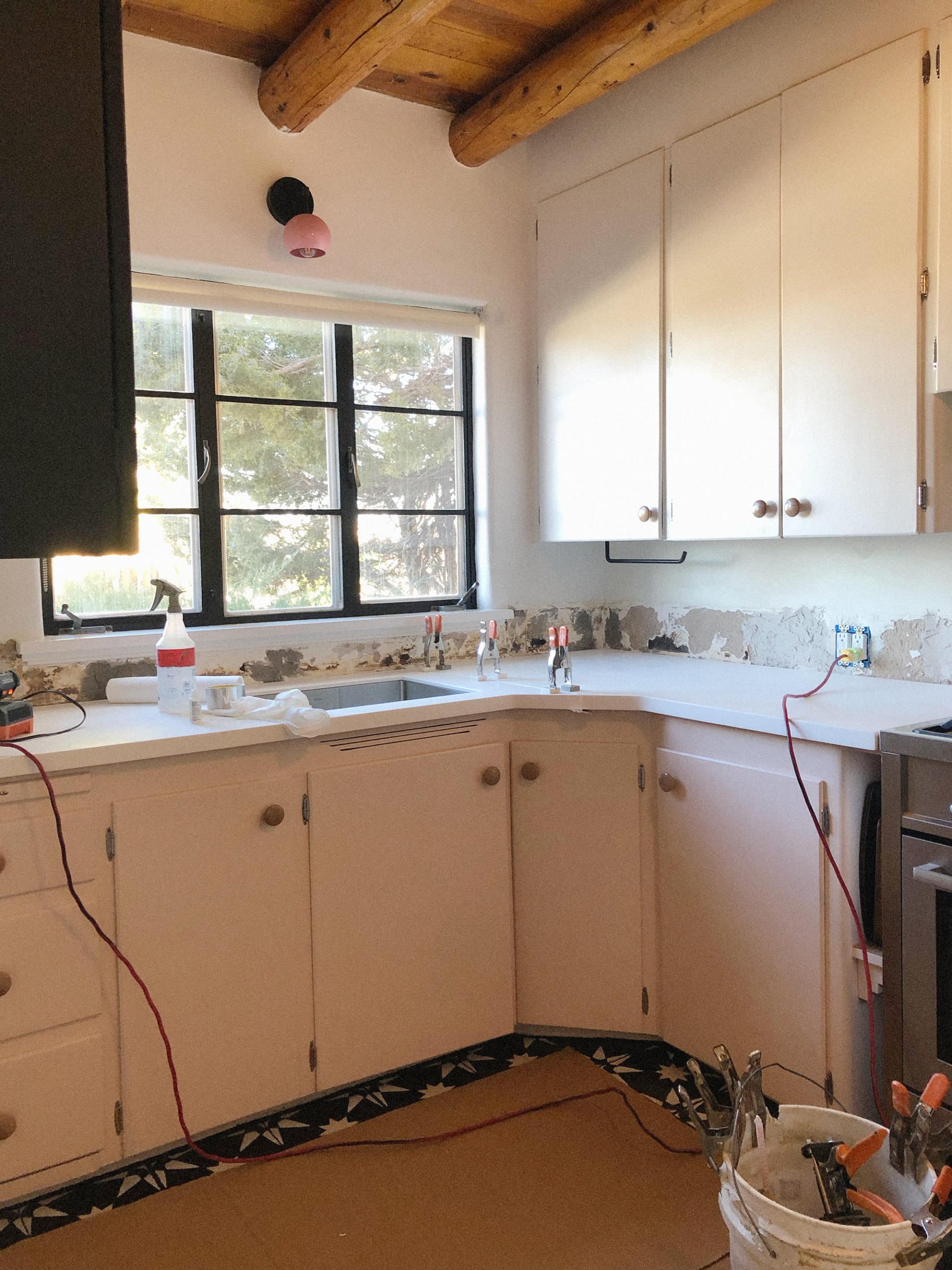 LG HI-MACS kitchen countertop installation