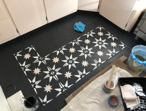 Painting a tiled kitchen floor - doorsixteen.com