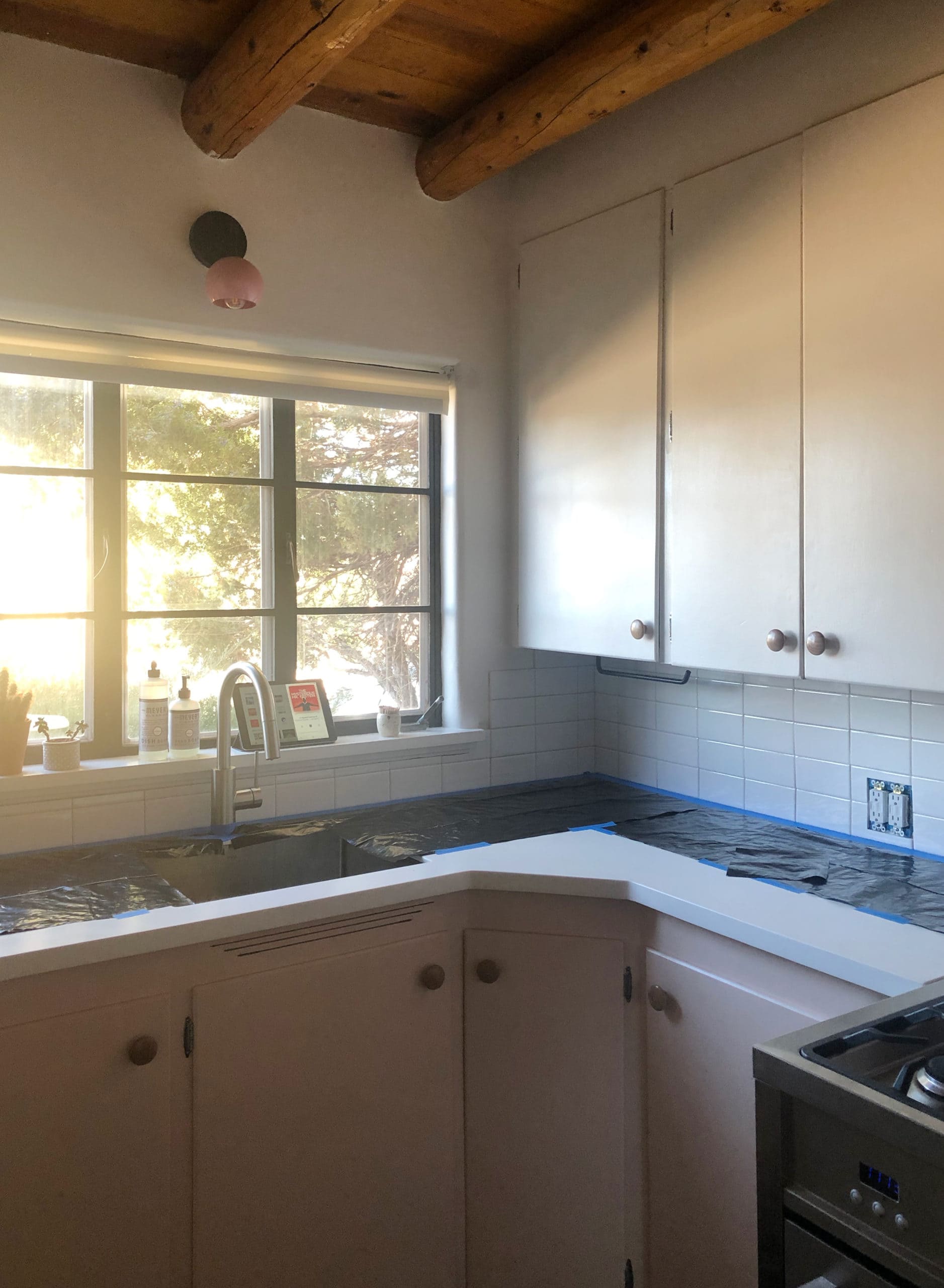 Installing a stacked bond subway tile backsplash