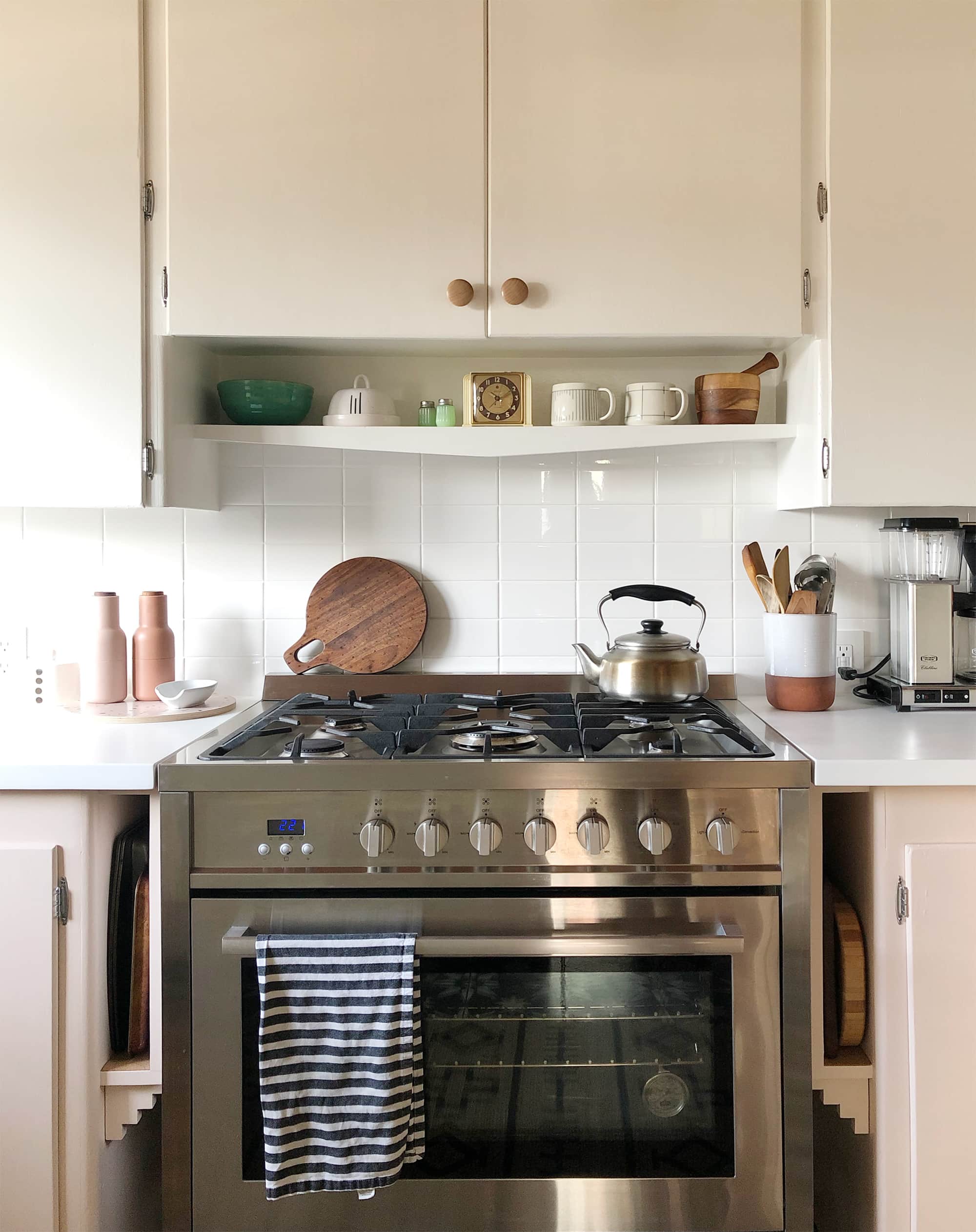 Installing a stacked bond subway tile backsplash