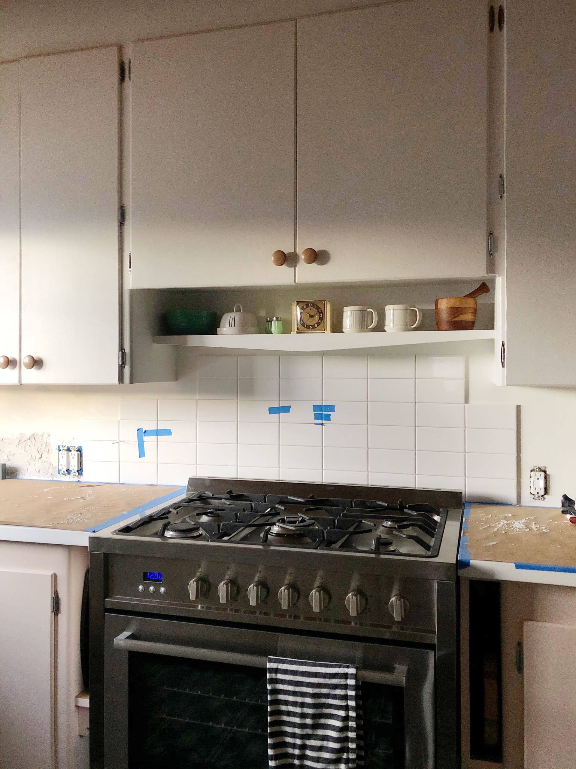 Installing a stacked bond subway tile backsplash